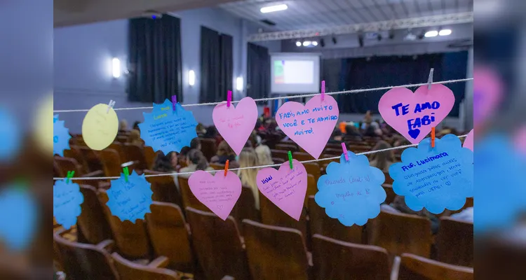 Durante o evento, participantes foram convidados a deixar mensagens em um varal de homenagens dedicado a profissionais do Serviço Social