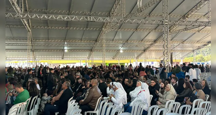 Missa no Centro de Eventos reúne fiéis de todas as paróquias da Diocese de Ponta Grossa
