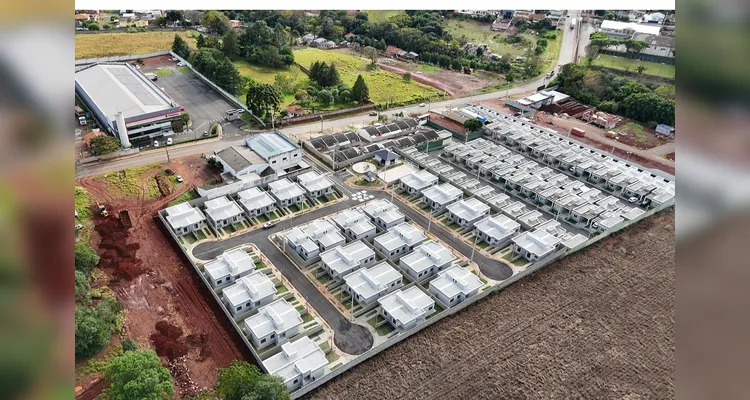Com apoio do Estado, Ponta Grossa recebe novo condomínio com 47 casas