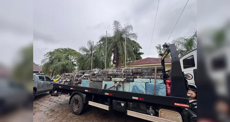 Polícia Militar apreende 5 toneladas de maconha e fuzil em operação no Paraná