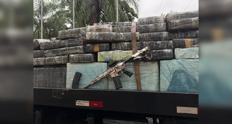 Polícia Militar apreende 5 toneladas de maconha e fuzil em operação no Paraná