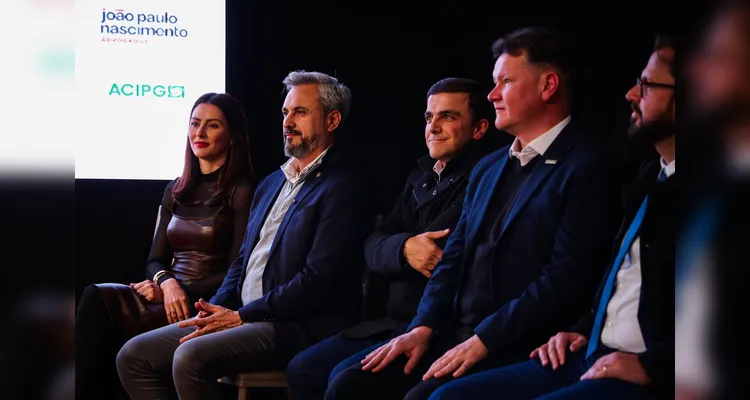 Lideranças políticas e empresariais prestigiam lançamento do 17º anuário ‘Caminhos do Paraná’