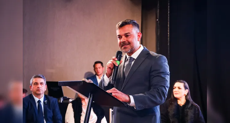 Lideranças políticas e empresariais prestigiam lançamento do 17º anuário ‘Caminhos do Paraná’