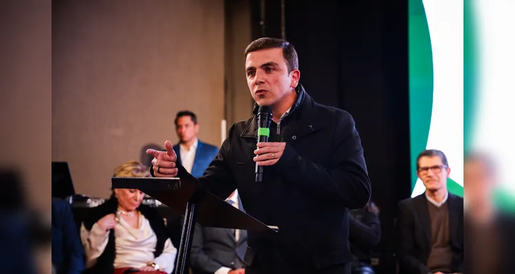 Lideranças políticas e empresariais prestigiam lançamento do 17º anuário ‘Caminhos do Paraná’