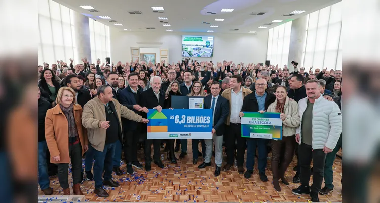 O governador Carlos Massa Ratinho Junior e o secretário da Educação, Roni Miranda, assinam nesta quarta-feira (24), o contrato do programa Mais Escolas Paraná