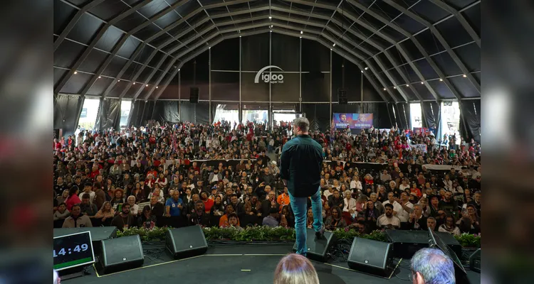 Lançamento das pré-candidaturas de Requião Filho e Gleisi reúne mais de 6 mil pessoas