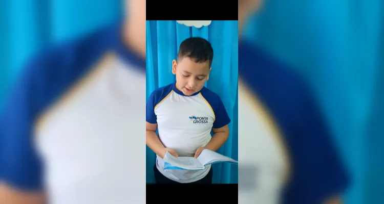 Os alunos também gravaram vídeos realizando a leitura de seus textos e editaram fotos de paisagens naturais com água.