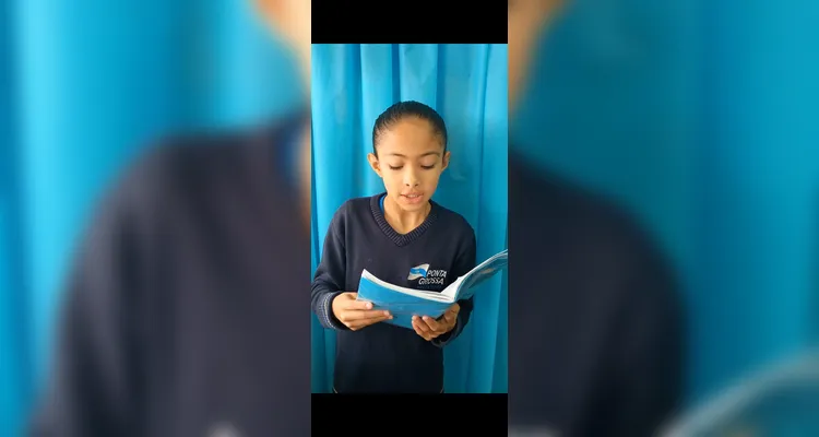 Os alunos também gravaram vídeos realizando a leitura de seus textos e editaram fotos de paisagens naturais com água.