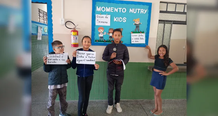 Os alunos também participaram da divulgação do cardápio diário da escola em um momento denominado “Nutry Kids”.