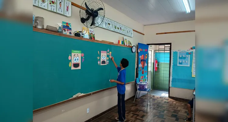 Os estudantes também visitaram outras turmas da escola para compartilhar os conhecimentos adquiridos e incentivar novos debates sobre alimentação saudável.