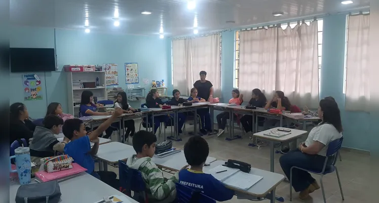 Sala de aula tornou-se espaço de sabatina com a gestora da cultura local.