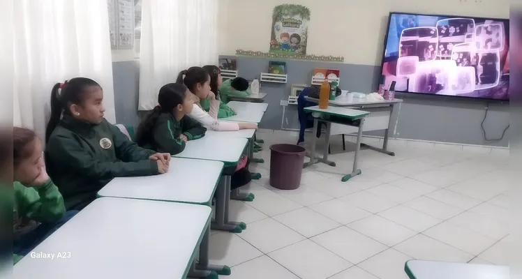 Confira a série de registros do trabalho dentro e fora da sala de aula.