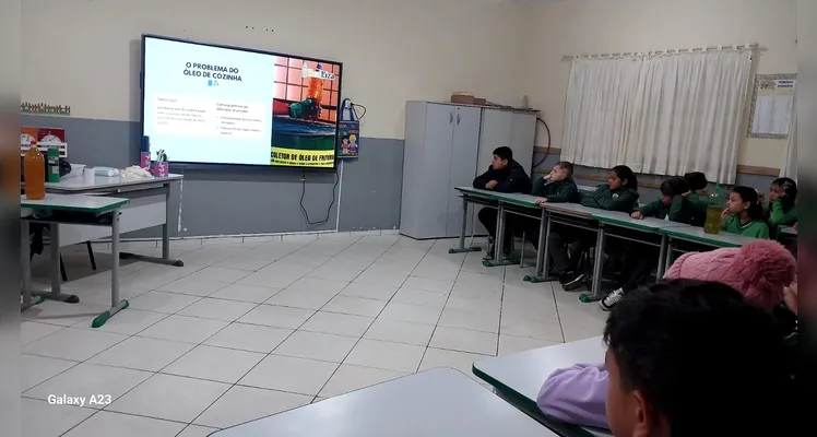 Confira a série de registros do trabalho dentro e fora da sala de aula.