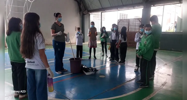 Confira a série de registros do trabalho dentro e fora da sala de aula.