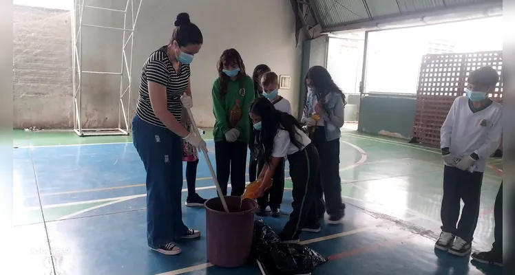Confira a série de registros do trabalho dentro e fora da sala de aula.