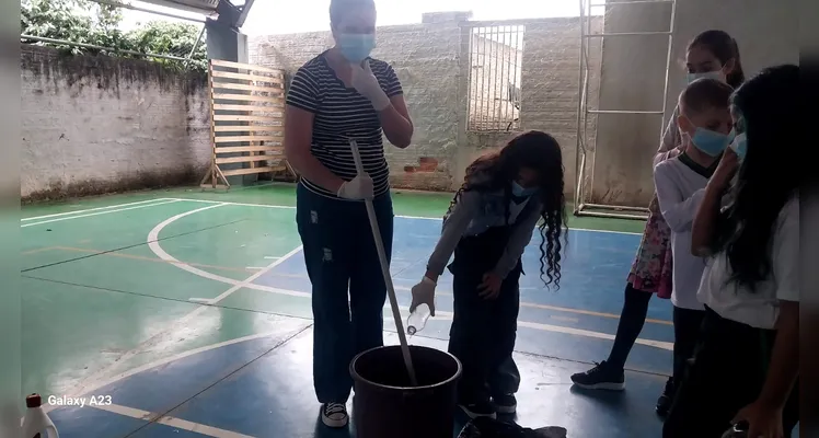 Confira a série de registros do trabalho dentro e fora da sala de aula.