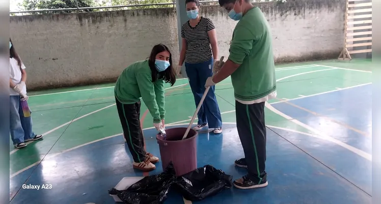 Confira a série de registros do trabalho dentro e fora da sala de aula.