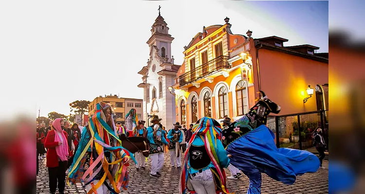 Festival gratuito celebra cultura popular brasileira em Prudentópolis