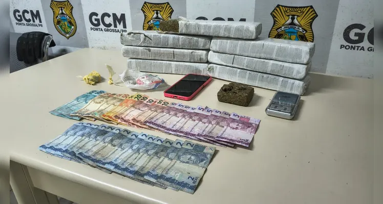 Casal é preso com quase 6 kg de maconha dentro de residência em PG