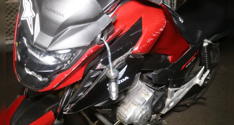Motociclista fica ferida após colidir contra carro na Balduíno Taques em PG
