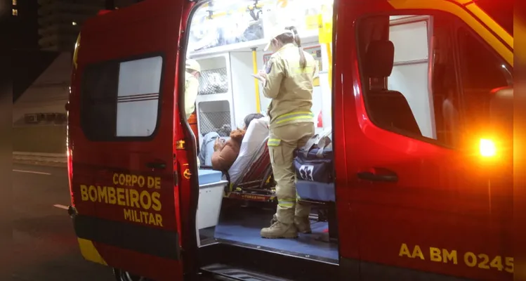 Motociclista fica ferida após colidir contra carro na Balduíno Taques em PG