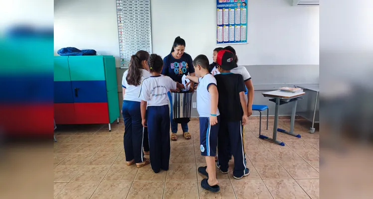 Confira a série de registros do trabalho em sala de aula.