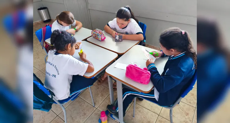 Confira a série de registros do trabalho em sala de aula.