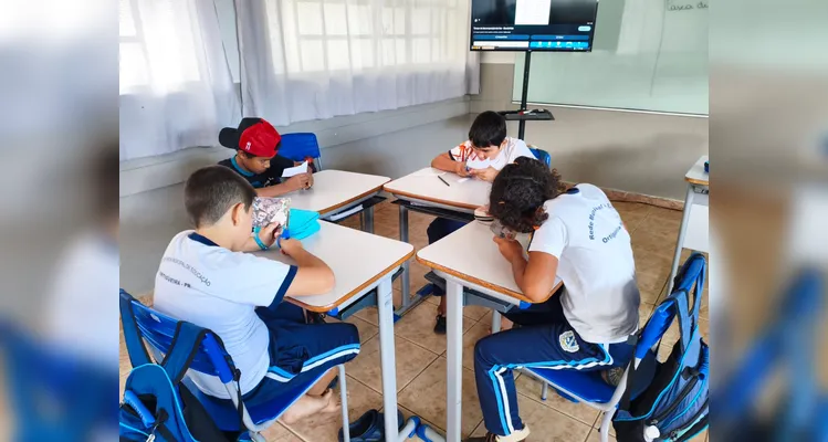 Confira a série de registros do trabalho em sala de aula.