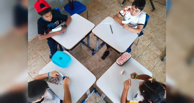 Confira a série de registros do trabalho em sala de aula.