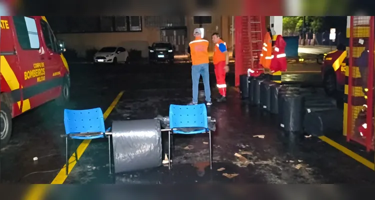 Bombeiros atendem 150 famílias atingidas por temporal em Ponta Grossa