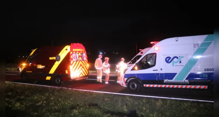 Acidente na PR-151 deixa duas pessoas feridas após capotamento