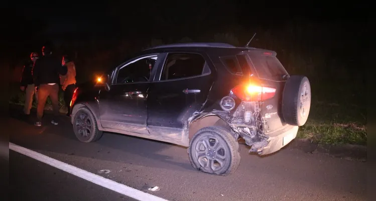 Acidente na PR-151 deixa duas pessoas feridas após capotamento