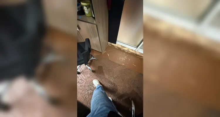 Temporal invade Zecel Supermercado e causa prejuízos em PG