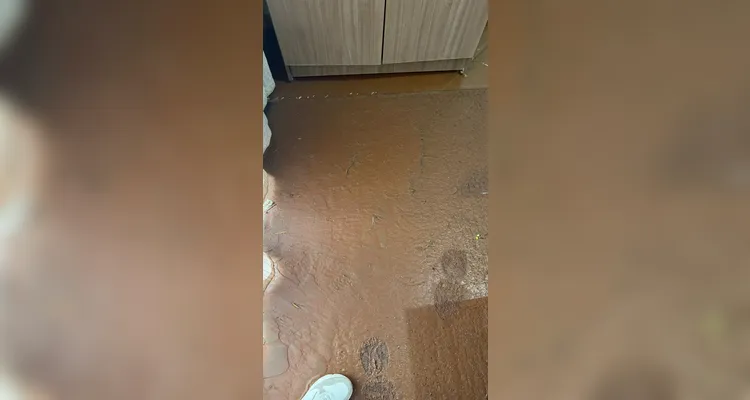 Temporal invade Zecel Supermercado e causa prejuízos em PG