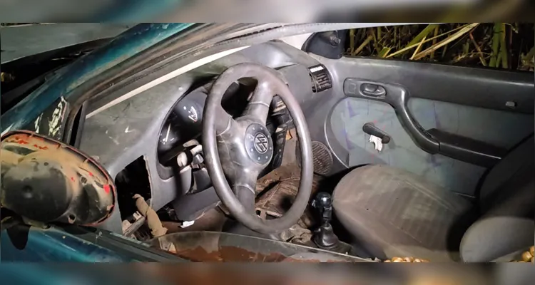 Motorista sem CNH capota carro e deixa dois feridos na região do Sabará, em PG