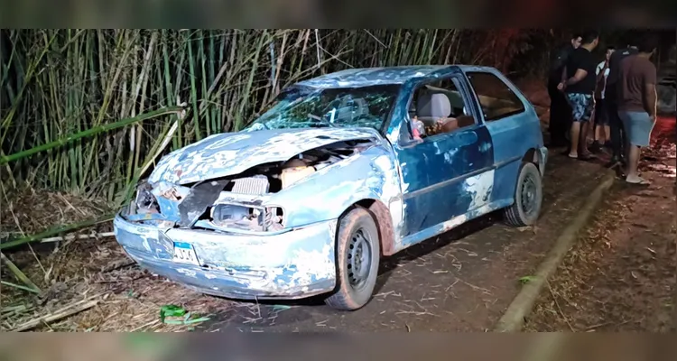 Motorista sem CNH capota carro e deixa dois feridos na região do Sabará, em PG