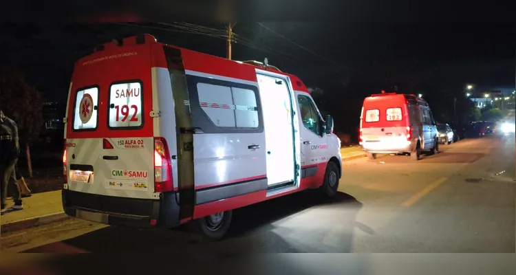 Jovem fica em estado grave após colidir contra traseira de caminhão em PG