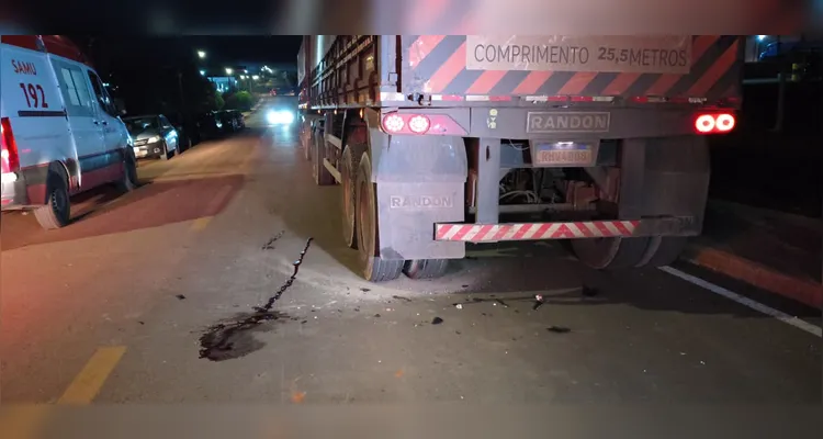 Jovem fica em estado grave após colidir contra traseira de caminhão em PG