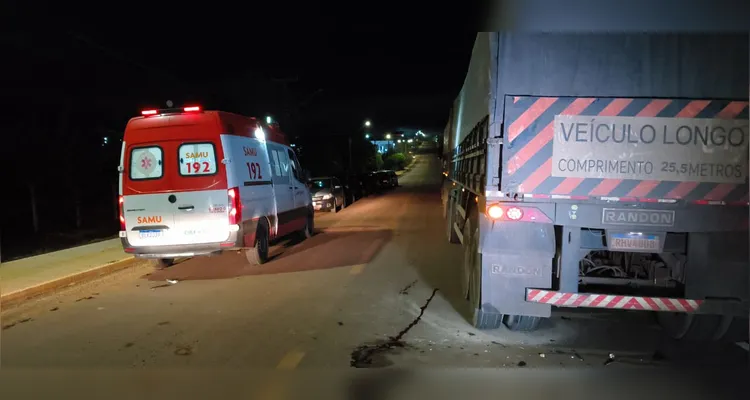 Jovem fica em estado grave após colidir contra traseira de caminhão em PG
