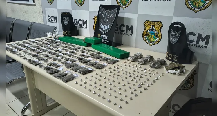 Homem é preso com 4 kg de maconha e pedras de crack em PG
