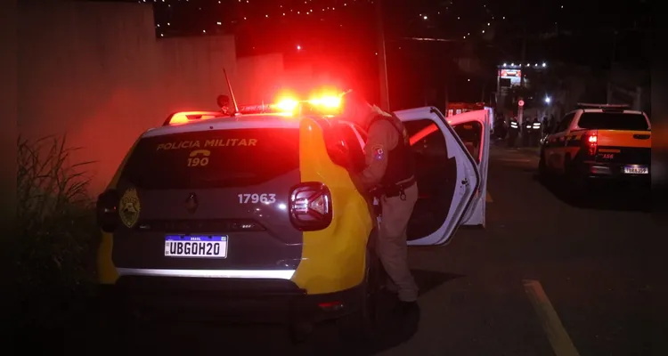 Motociclista de 19 anos fica em estado grave após colisão na Vila Estrela em PG