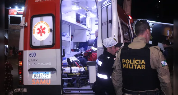 Motociclista de 19 anos fica em estado grave após colisão na Vila Estrela em PG