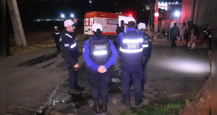 Motociclista de 19 anos fica em estado grave após colisão na Vila Estrela em PG