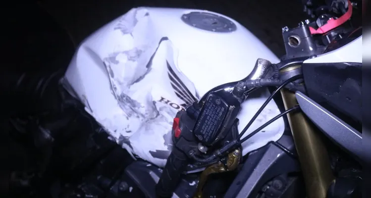 Motociclista fica ferido ao realizar manobra para evitar colisão direta em PG