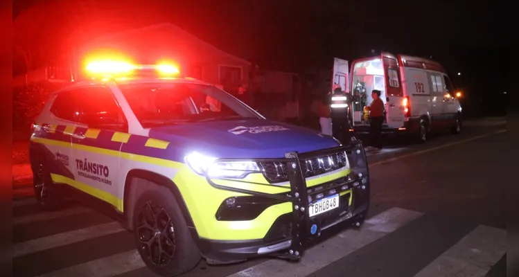 Motociclista fica ferido ao realizar manobra para evitar colisão direta em PG