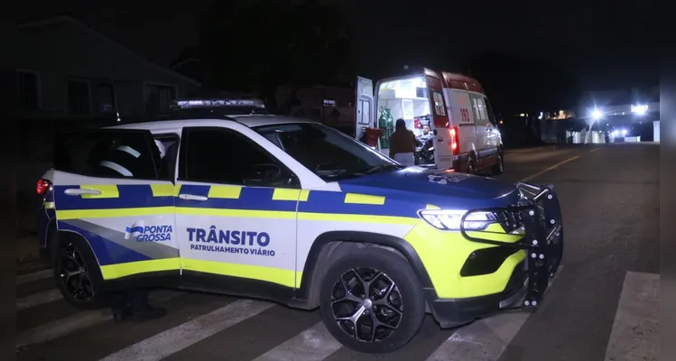 Motociclista fica ferido ao realizar manobra para evitar colisão direta em PG