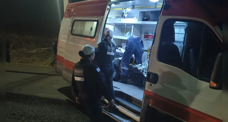 Motociclista de 19 anos fica em estado grave após colisão na Vila Estrela em PG