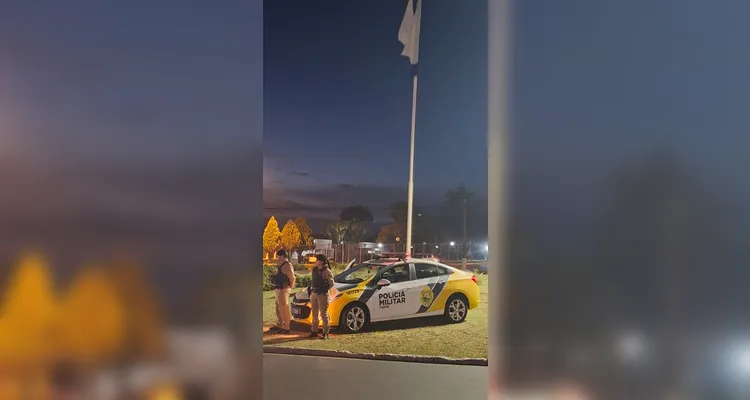 Operação policial aborda 84 pessoas e prende dois homens em PG