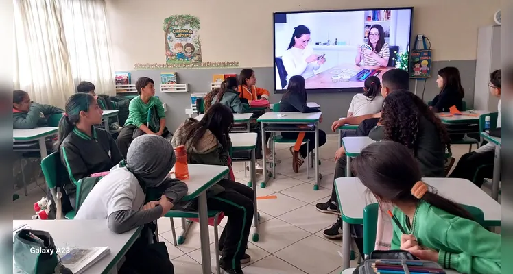 Veja os registros do trabalho em sala e da imunização das crianças.