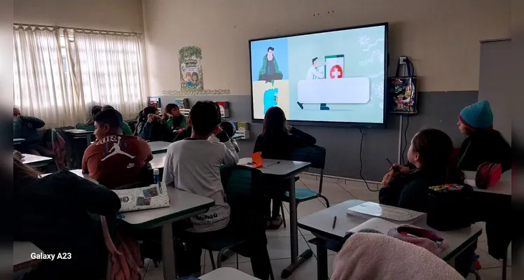 Veja os registros do trabalho em sala e da imunização das crianças.